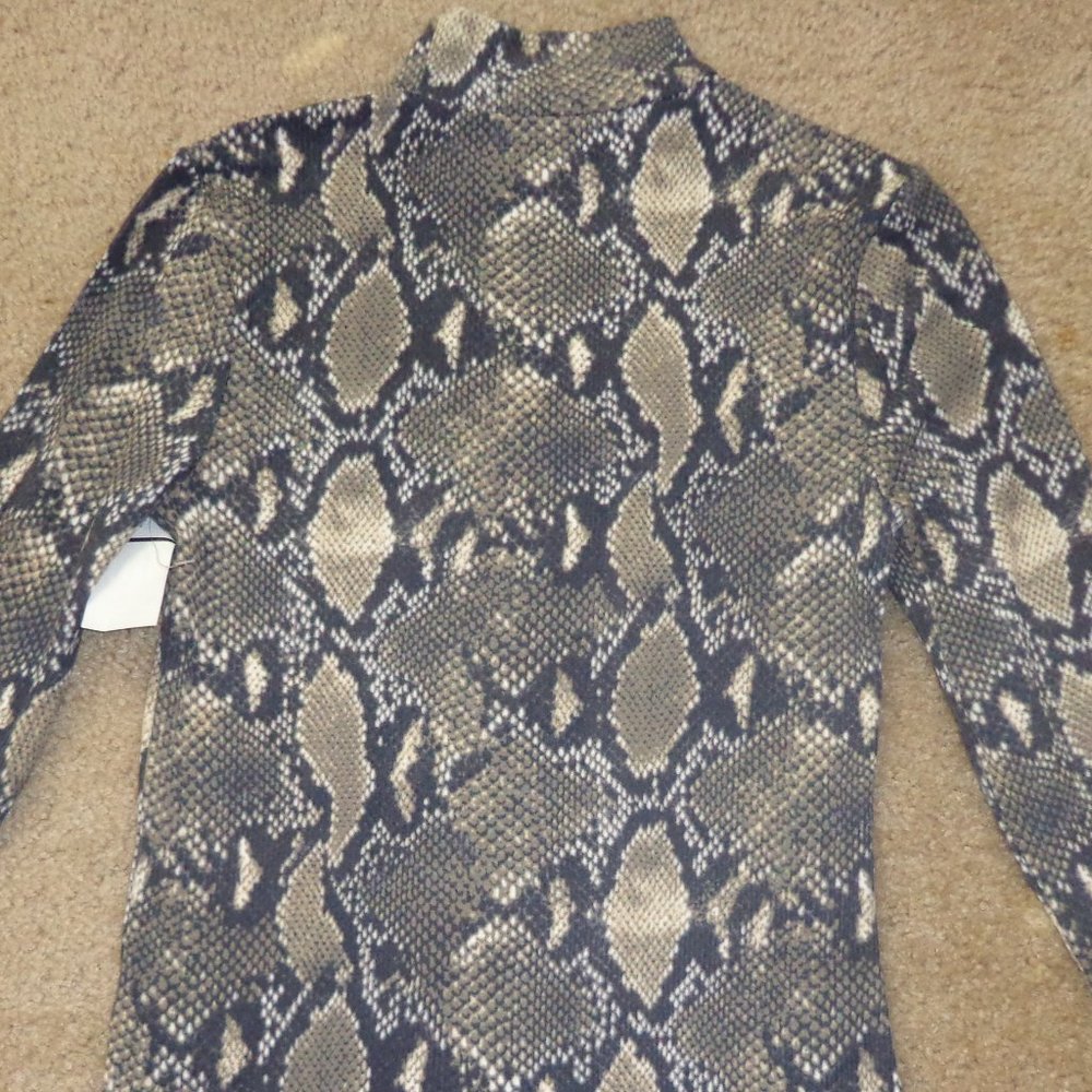 Female, Snake Print Turtle Neck, long sleeve Blous